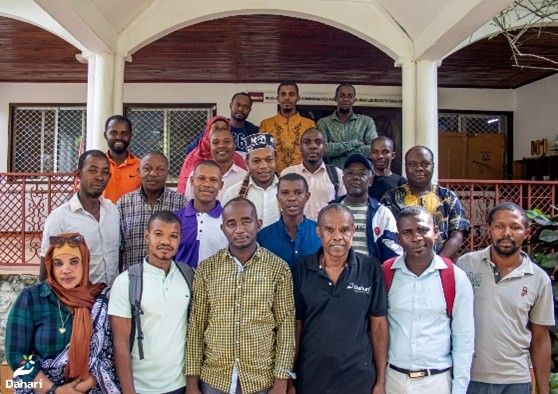 Equipe Forêts de Dahari, les élèves, et les écogardes du Parc Mont Ntringui