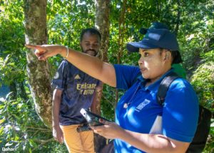 Lire la suite à propos de l’article Rencontre avec une écogarde des Parcs Nationaux des Comores, protectrice des Roussettes de Livingstone
